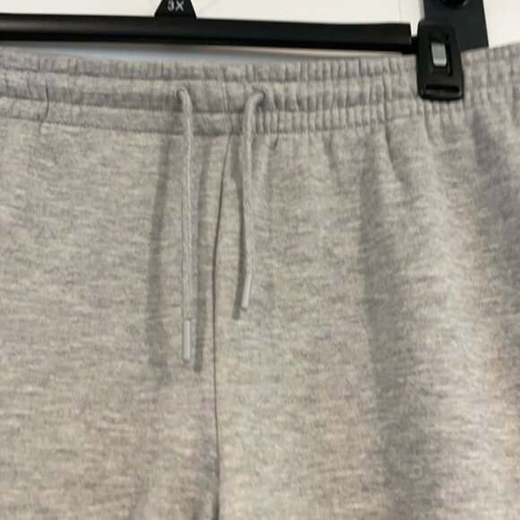 ❌Final Reduction❌ NWT Adidas sweatshirt and sweatpants size Large - Picture 4 of 6